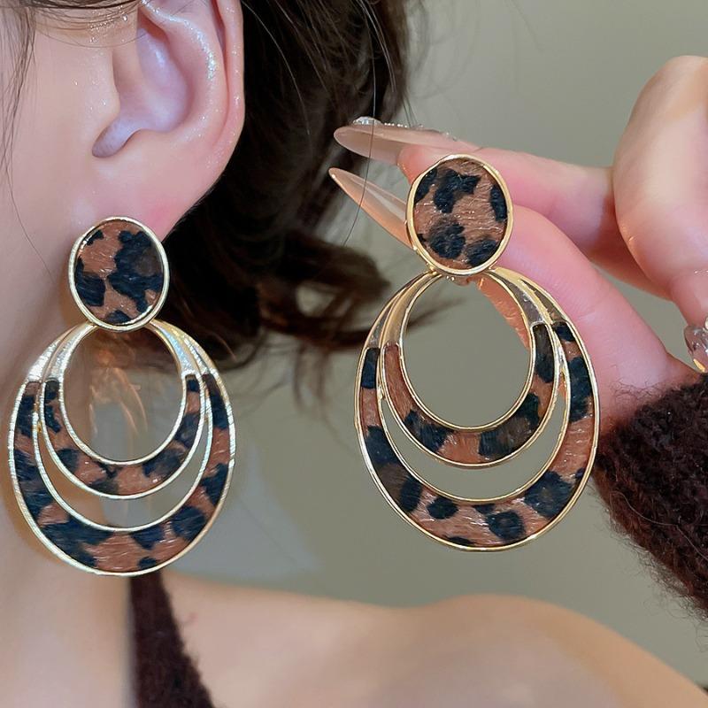 Silver needle autumn and winter retro leopard print geometric square round stud earrings Maillard simple earrings niche high-end earrings
