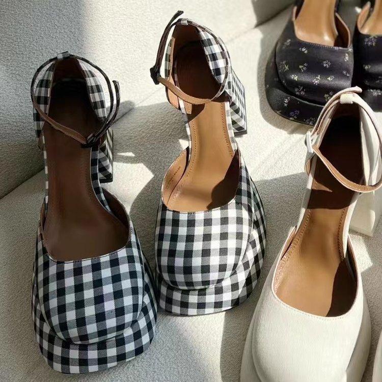 Fashion Retro square toe Mary Jane shoes embroidered thick heels thick waterproof platform buckle strap high heels single shoes