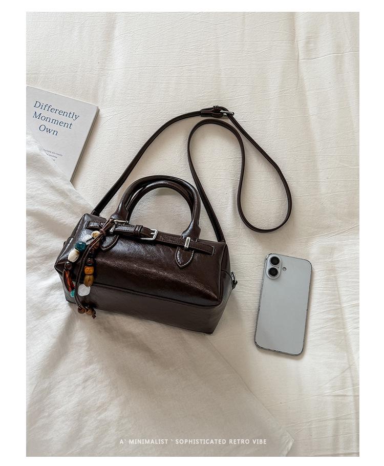 Korean Fashion Autumn 2026 Retro Shoulder and Crossbody Handbag for Women