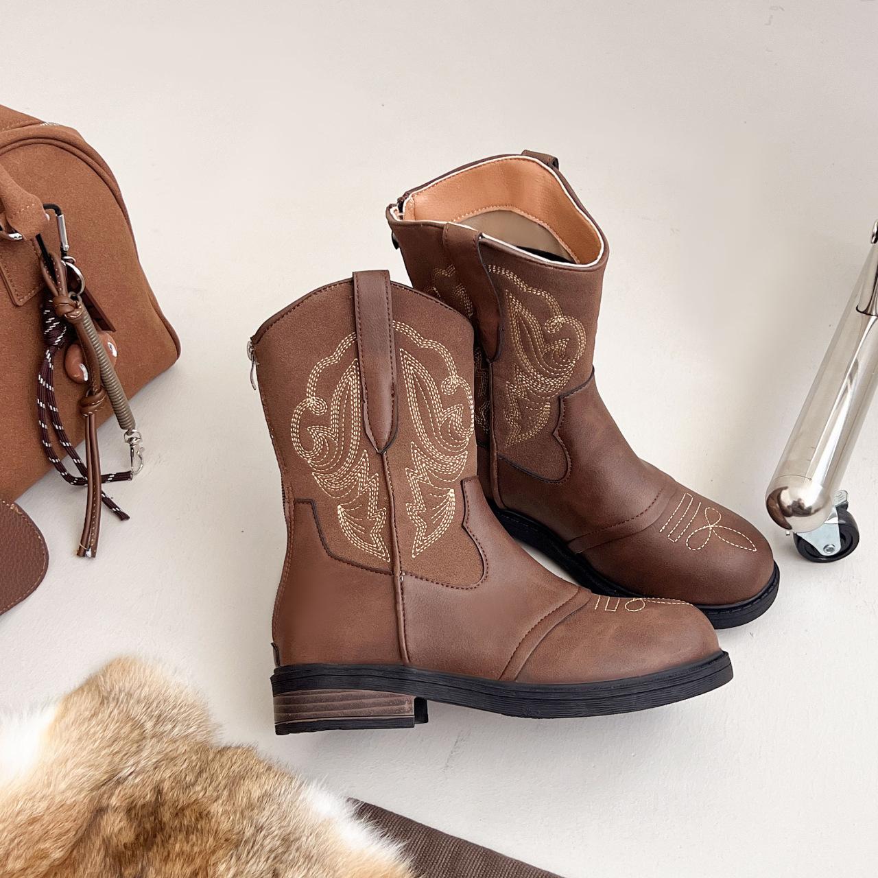 

Cowhide version of the new retro versatile embroidered western boots short boots women s Martin boots 40 темно-коричневого кольору