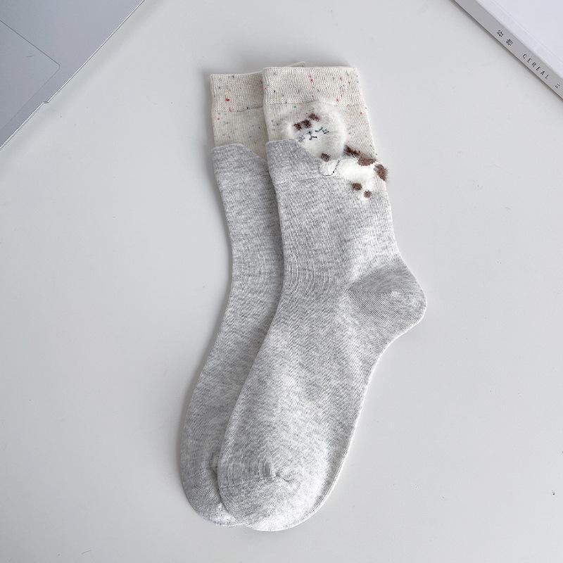 Cartoon Kitten Mid-Calf Socks: Cute Korean-Style Fuzzy Warm Women's Socks for Autumn and Winter