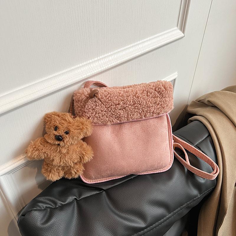 

Autumn and winter niche design small square bag 2025 new fashion simple Korean shoulder bag trend lamb wool messenger bag without pendant рожевий