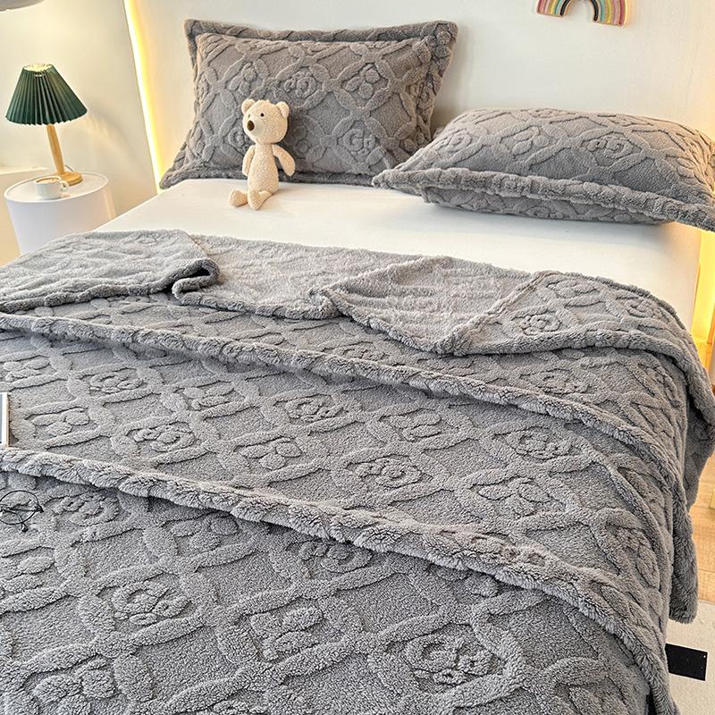 

2025Новый Теплый Тафтовый Мягкий Утолщенный Коралловый Флис Одеяло Плед 70*100cm темно-серого