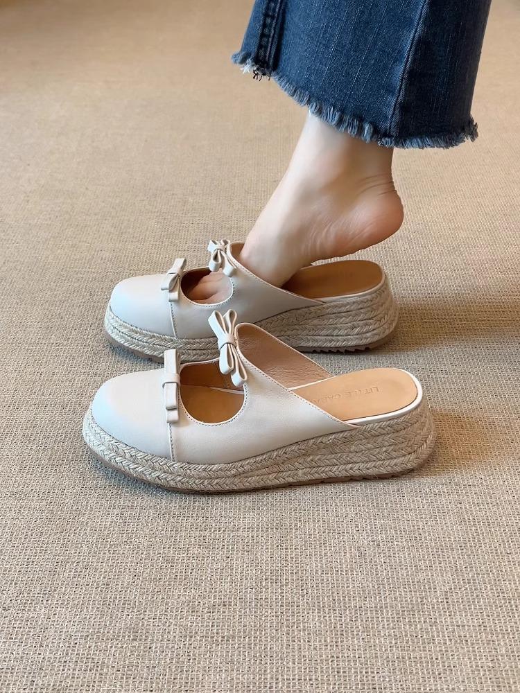 

Holiday style~ retro thick-bottomed muffin bag head bow cool slippers 2025 summer new wear half slippers women 40
