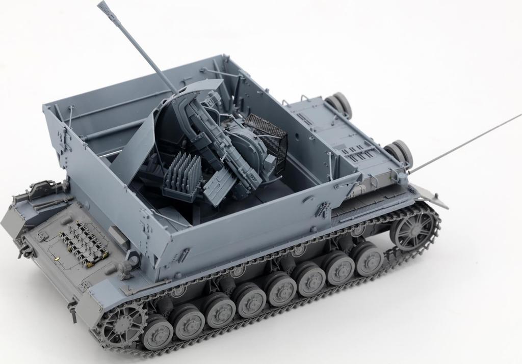 Border Model 1/35 German Army Anti-Aircraft Tank IV 3.7 Flak Mebelwagen Plastic Model BT007