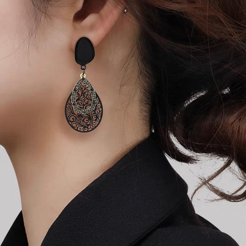 European and American Retro Black Hollow Flower Earrings Women's Fashion Water Drop Design Earrings Exaggerated Personality High-end Earrings