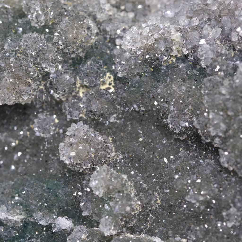 Stone Natural Mineral Crystal Quartz from of a [N2 Natural] Geode/druzy (quartz Geode) - Uruguay/crystal (2 "one Kind" Approx. 618g, 107x72x70mm)