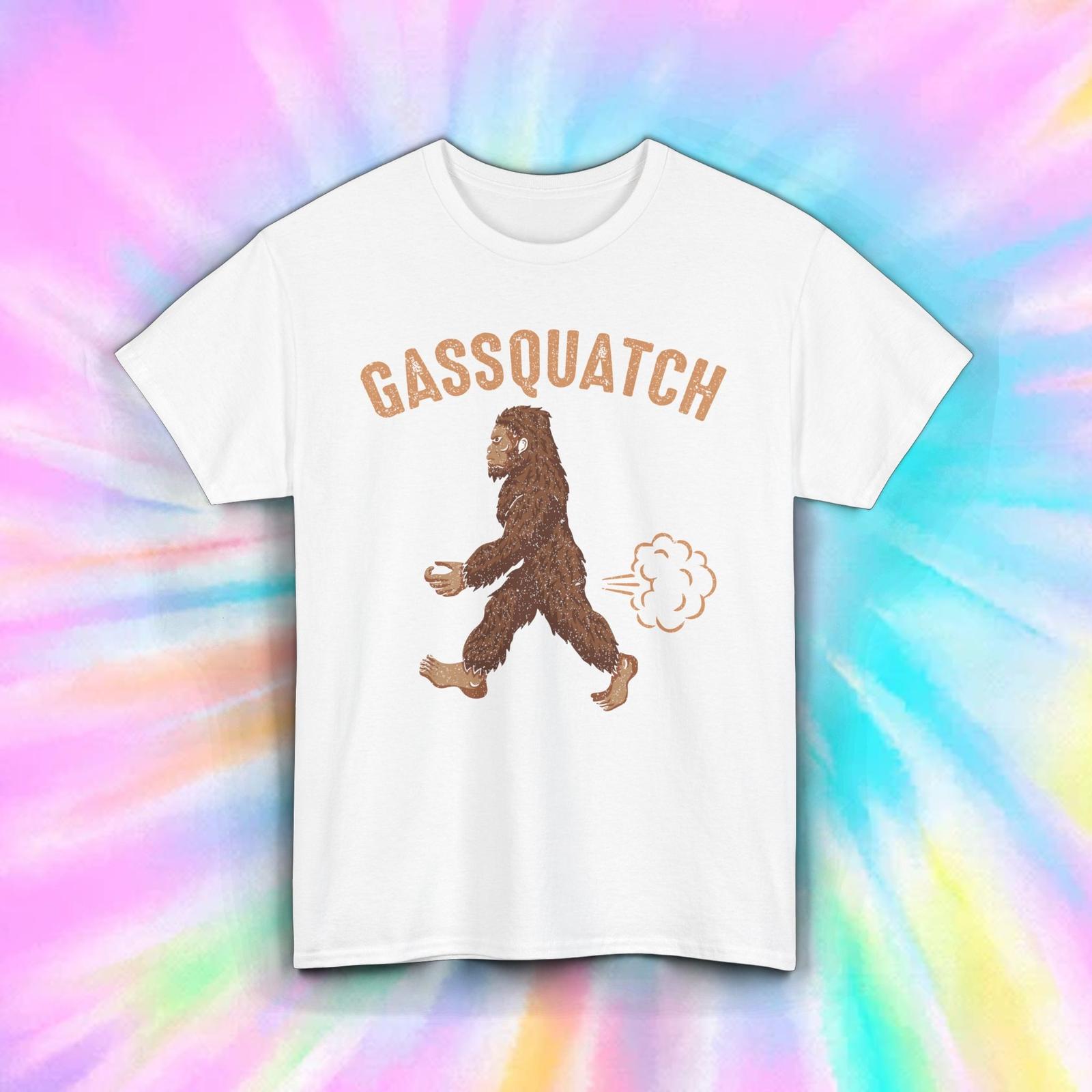 Gassquatch Funny Bigfoot Fart Joke Cryptid Sasquatch Humor Shirt S-5XL S