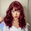 Långa vågiga syntetiska peruker Burgundy peruk med lugg Silkeslen värmebeständig syntetisk peruk för kvinnor Daily Party Cosplay peruk