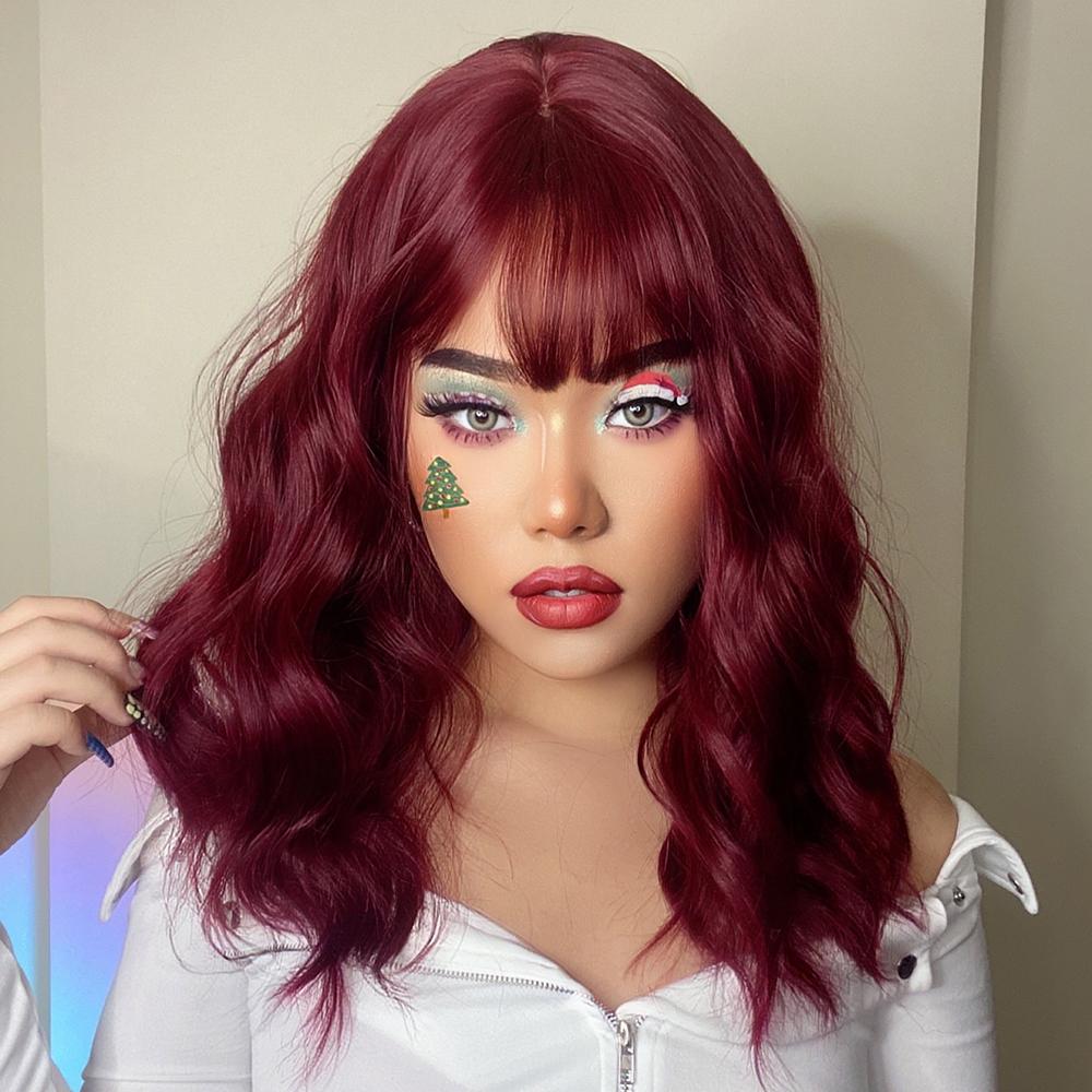 Långa vågiga syntetiska peruker Burgundy peruk med lugg Silkeslen värmebeständig syntetisk peruk för kvinnor Daily Party Cosplay peruk