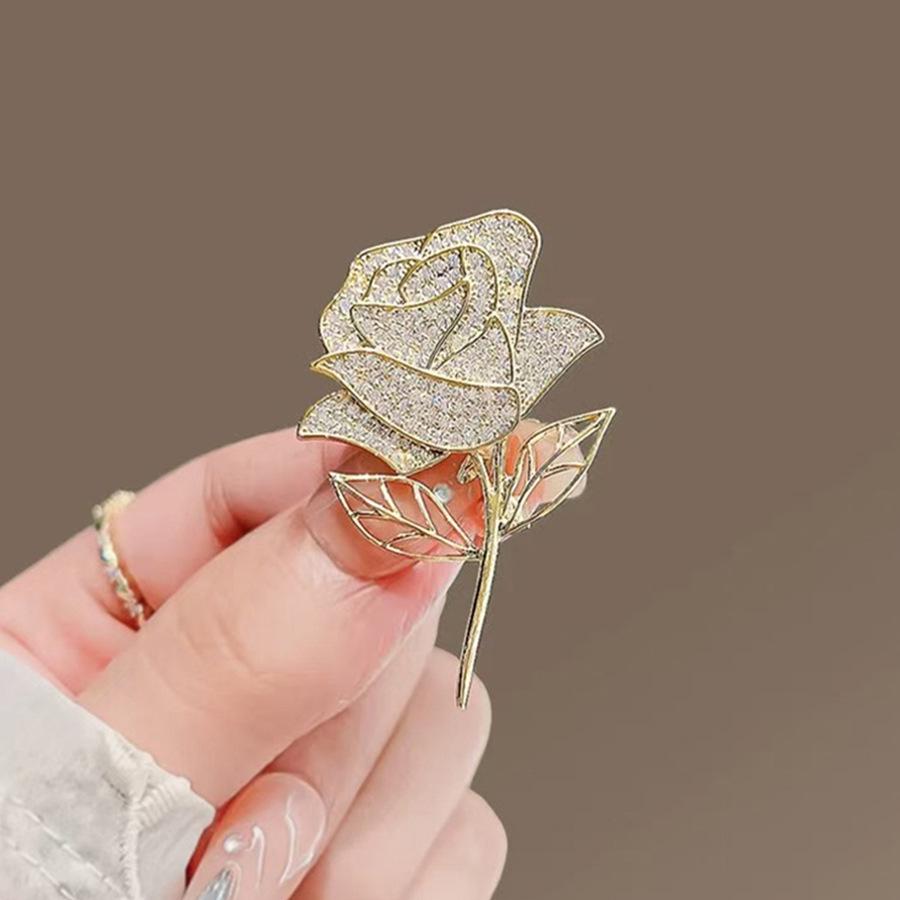 Ruyi Pipa Brooch: Elegant Classic Pearl Pin for Women’s Cheongsam