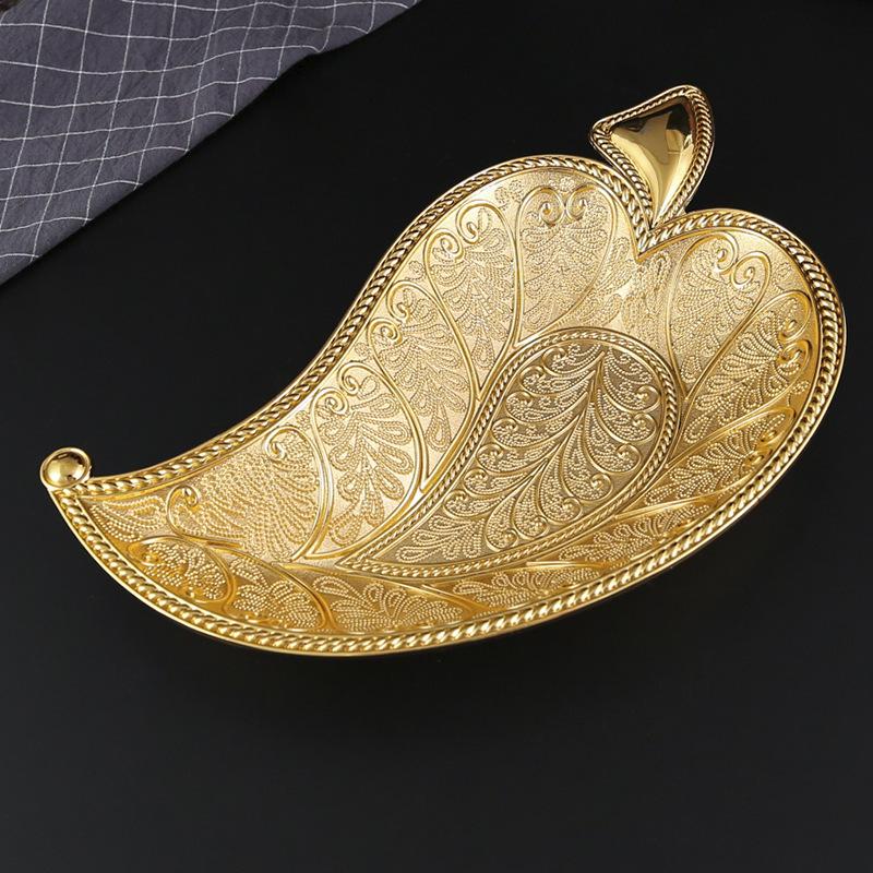 

Metal leaf snack plate European style simple handmade creative snack plate Home storage decoration fruit plate