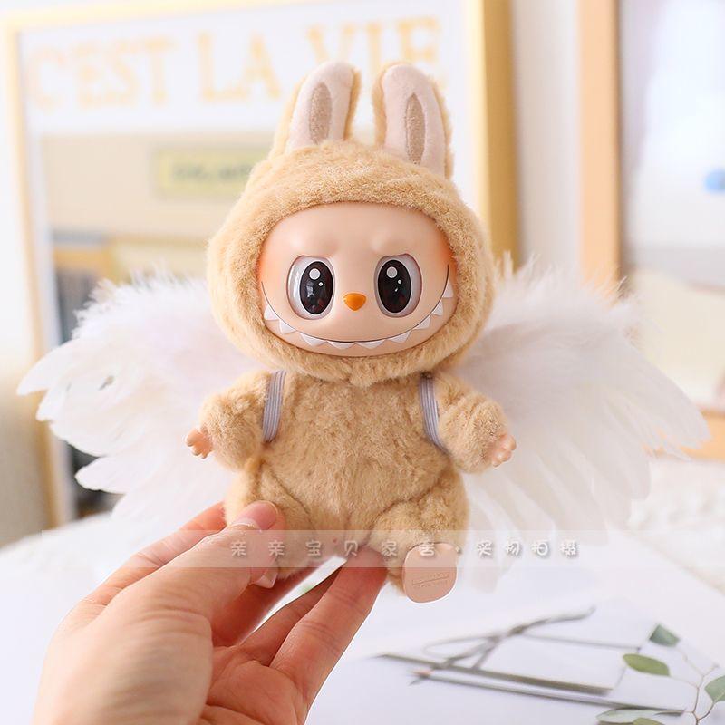 Labubu Puppenkleidung LABUBU Sitzende Party-Puppe Federflügel Engel-Accessoires