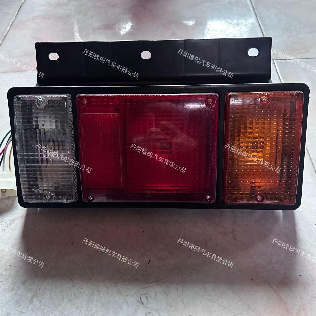 Трехцветный задний фонарь для грузовика Isuzu с ламповым дизайном Contact customer service for details