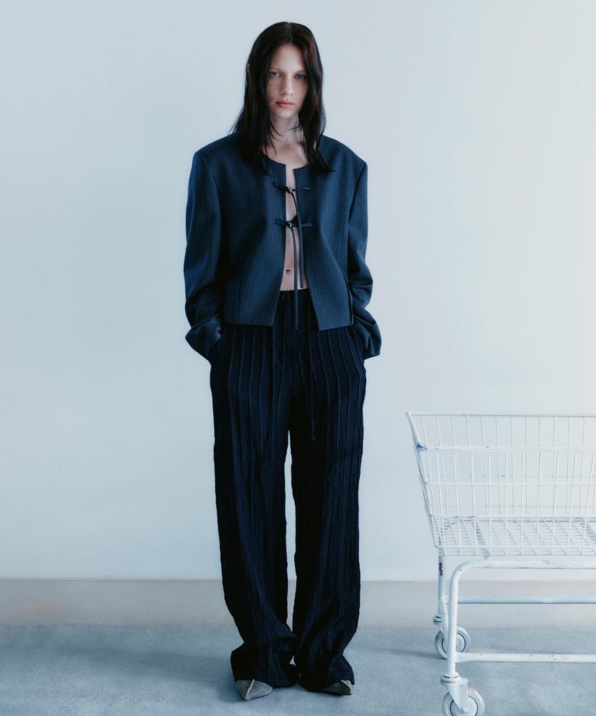 INSILENCE WOMEN Pleated Pants Black