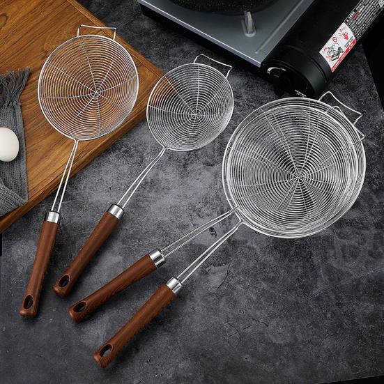 Skimmer Spoon Pasta Strainer with Long Handle Stainless Steel Wire Mesh Colander for Frying And Boiling Heat-Resistant Kitchen Tool for Draining And