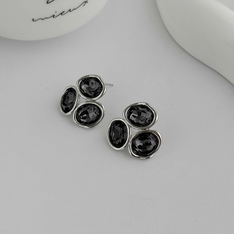 Fashion Black Diamond Triangular Geometric Stud Earrings For Women Jewelry Accessries Gifts