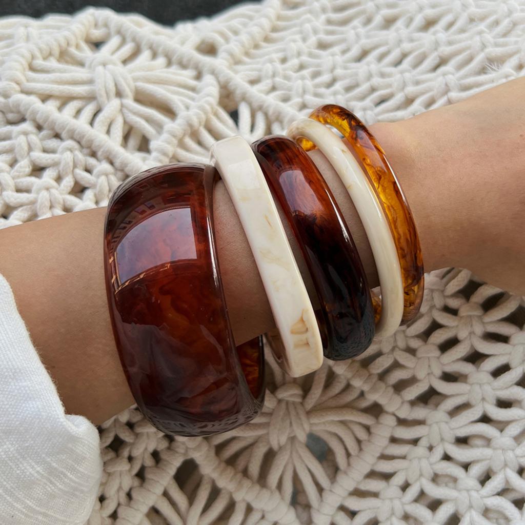 SHIXIN 5 Stile Vintage Braun Off-Weiß Dickes Harz Acryl Armreif Armband für Damen Trend Unregelmäßige Geometrie Rund Breit Armreif