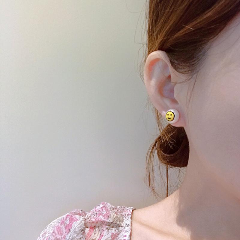 Boucles d'oreilles Clous Perle Plate Forme Fille Souriante Mignonne 2026 Mode Bijoux Simples Fête de Noël Accessoires d'Oreilles Amusants Pour Femmes