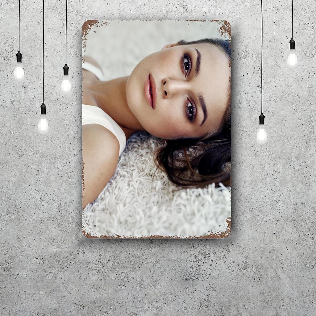 keira knightley Decor Vintage Metal Signs Tin Signs Captain Poster Decor for Bar Pub Club Man Cave Wall Decoration