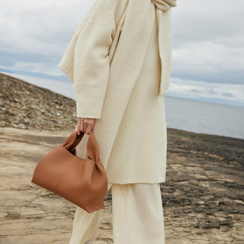 Poleno dumpling bag new bag French niche brand shoulder messenger bag cowhide handbag cloud bag
