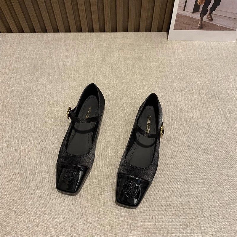 Square head single shoes women's 2025 spring new French Mary Jane women's shoes flat bottom with buckle skirt evening shoes