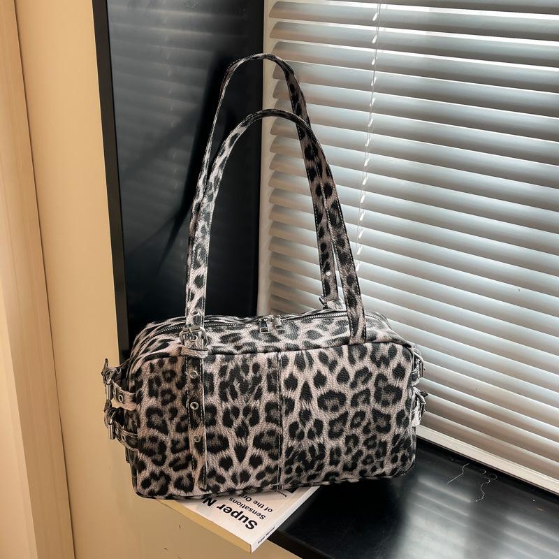 Bags niche underarm bags women's handbags 2025 new leopard print pillow bags fashion shoulder bowling bags