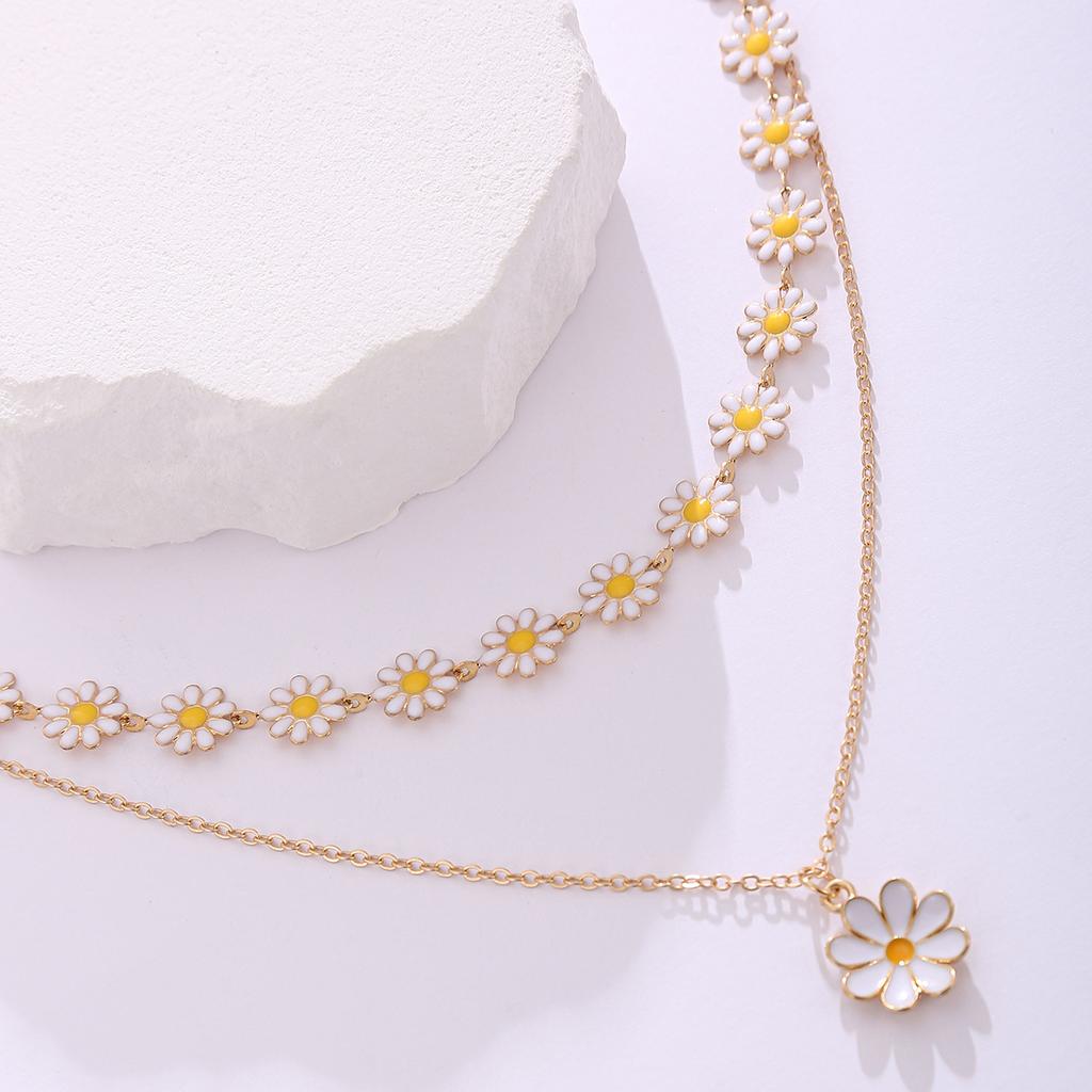 Hot-selling small daisy pendant shape multi-layer necklace set women's trend collarbone chain neck chain