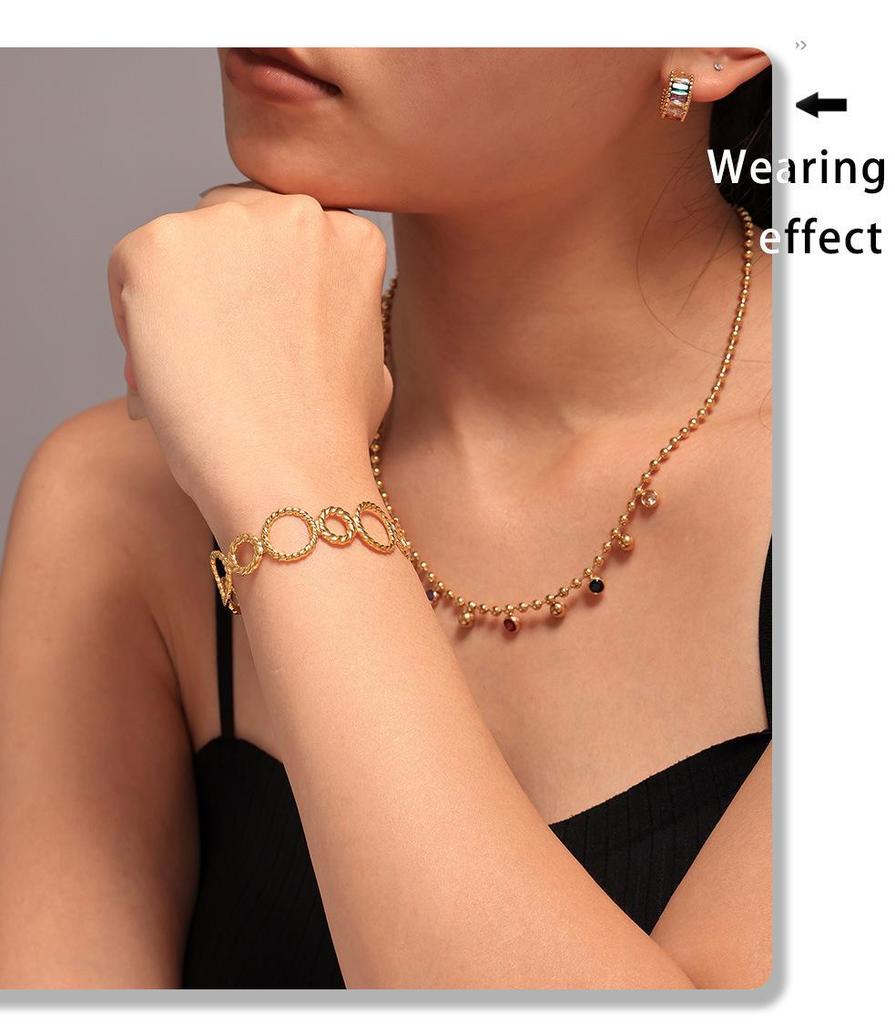 Qiong Yao Openwork Spliced Ring Bangle: European & American Style, 18K Gold-Plated Stainless Steel Bracelet