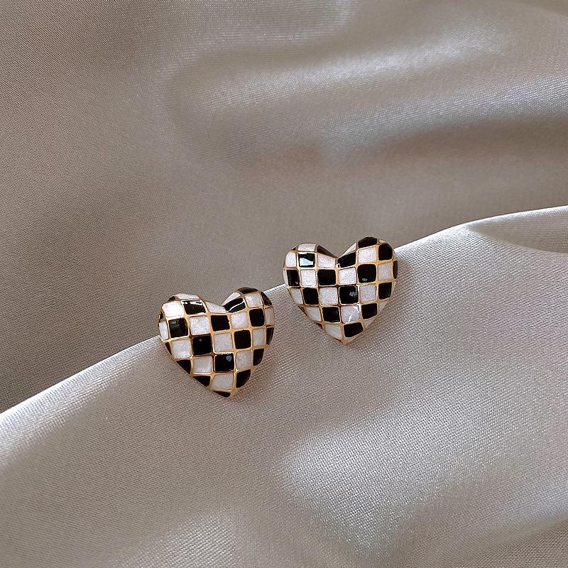 Elegant Black & White Plaid Earrings: Korean Style Versatile Studs, Trendy, High-Quality, Cool Women's Ear Jewelry
