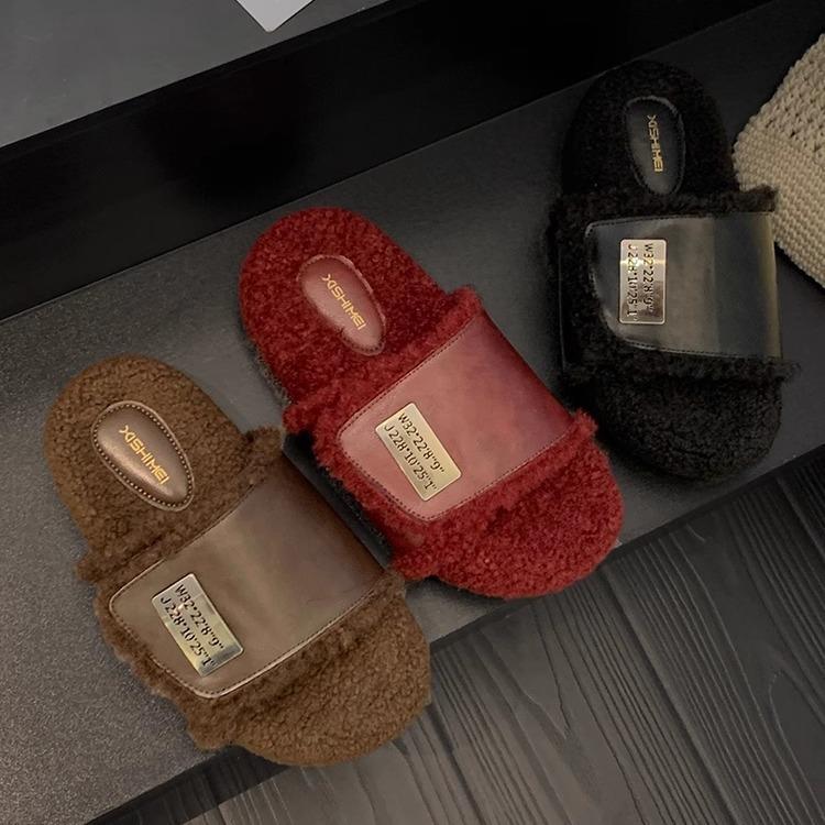 One-word slippers women's autumn 2025 new Internet celebrity fashion retro casual soft bottom non-slip fluffy slippers