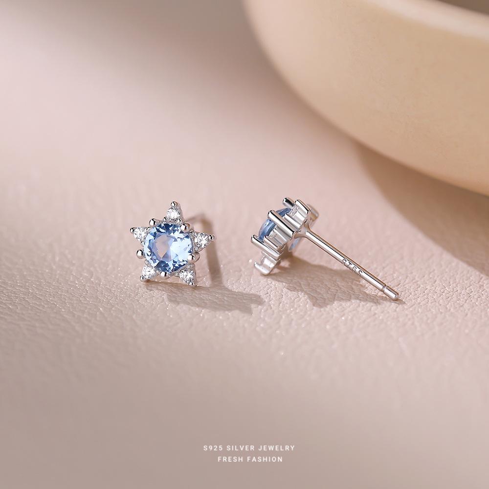 

1 Pair of S925 Silver Small Fresh Sunflower Earrings with A Light Luxury and High-end Feel, Versatile Star Earrings