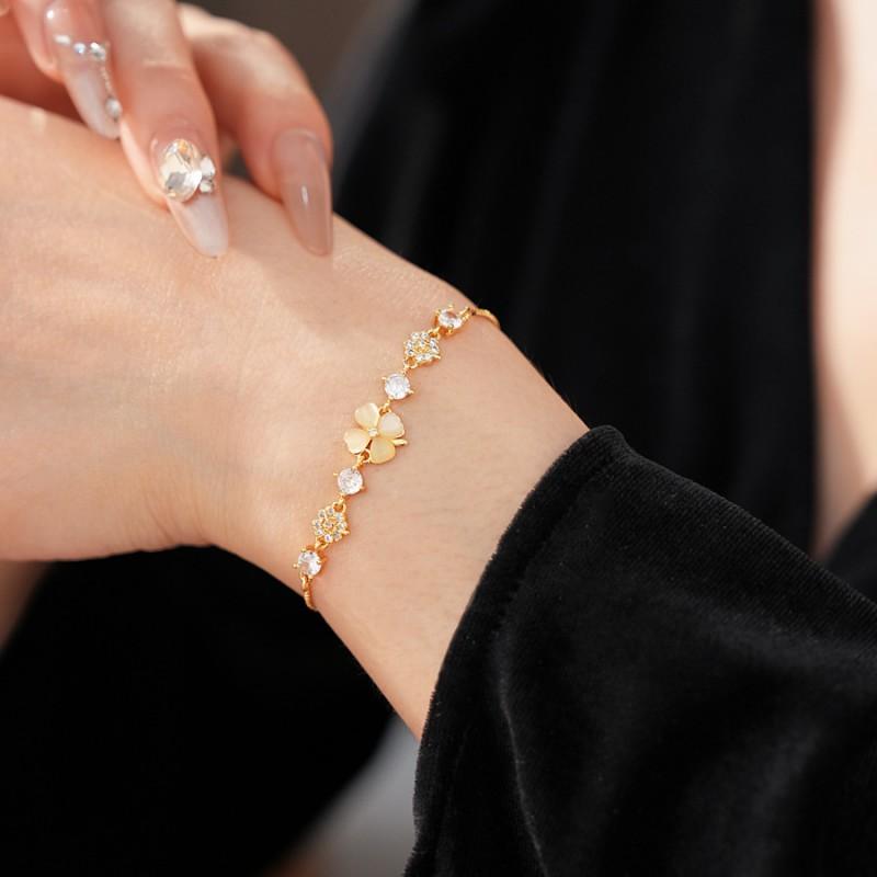 Elegant Gold Plated Cats Eye Stone Flower Bracelet Women Delicate Floral Design Luxury Minimalist Jewelry