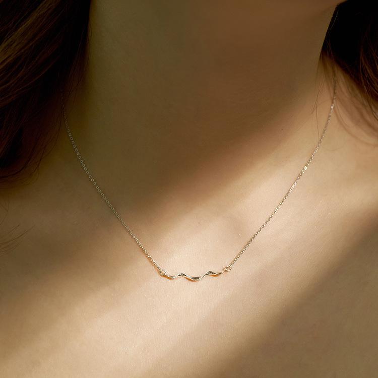 Artistic Retro Simple Design Necklace Clampsia Chain Coastline Wave Necklace Women