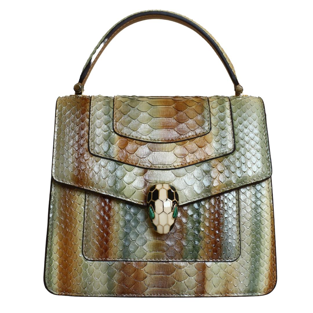 

Модель женской сумки из натуральной кожи ограниченного выпуска