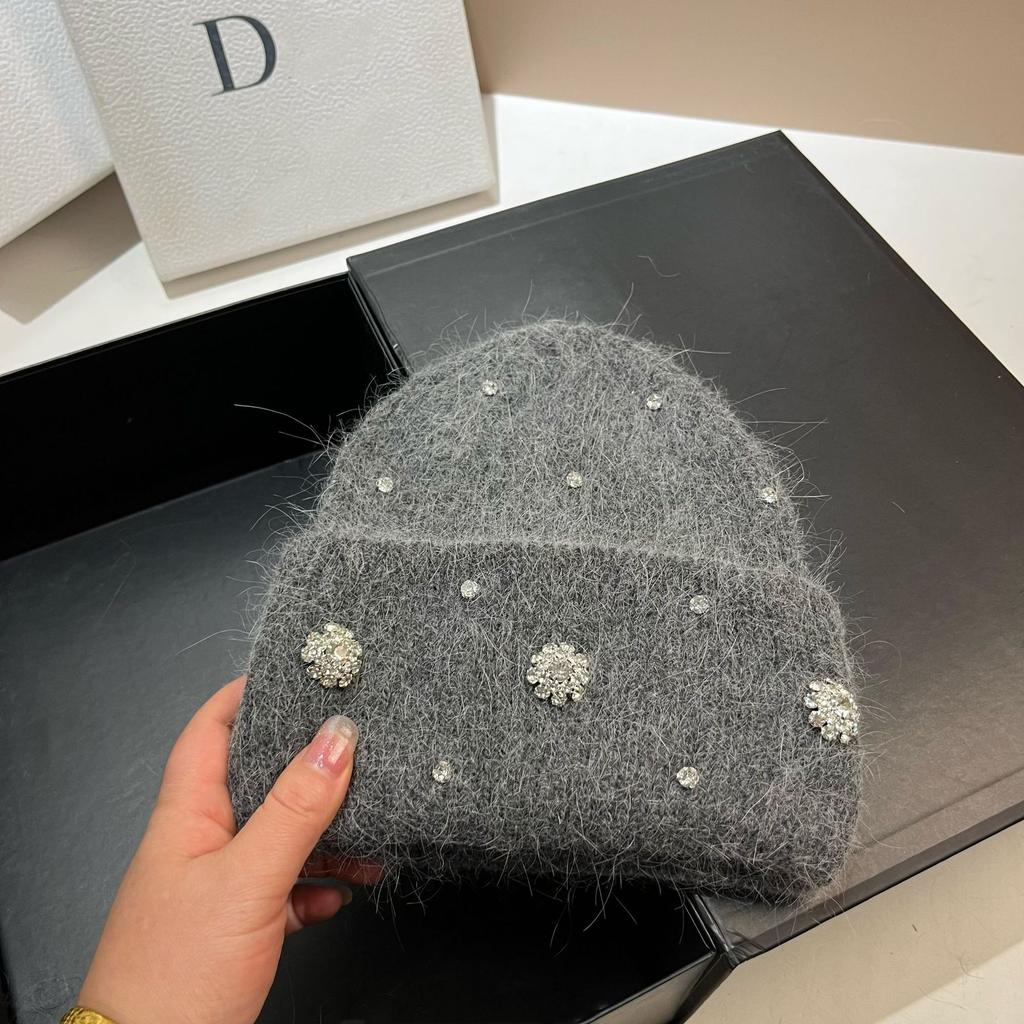 Winter Light Luxury Niche Rhinestone Heavy Industry Knitted Hat Celebrity Outdoor Warm Rabbit Hair Pullover Hat