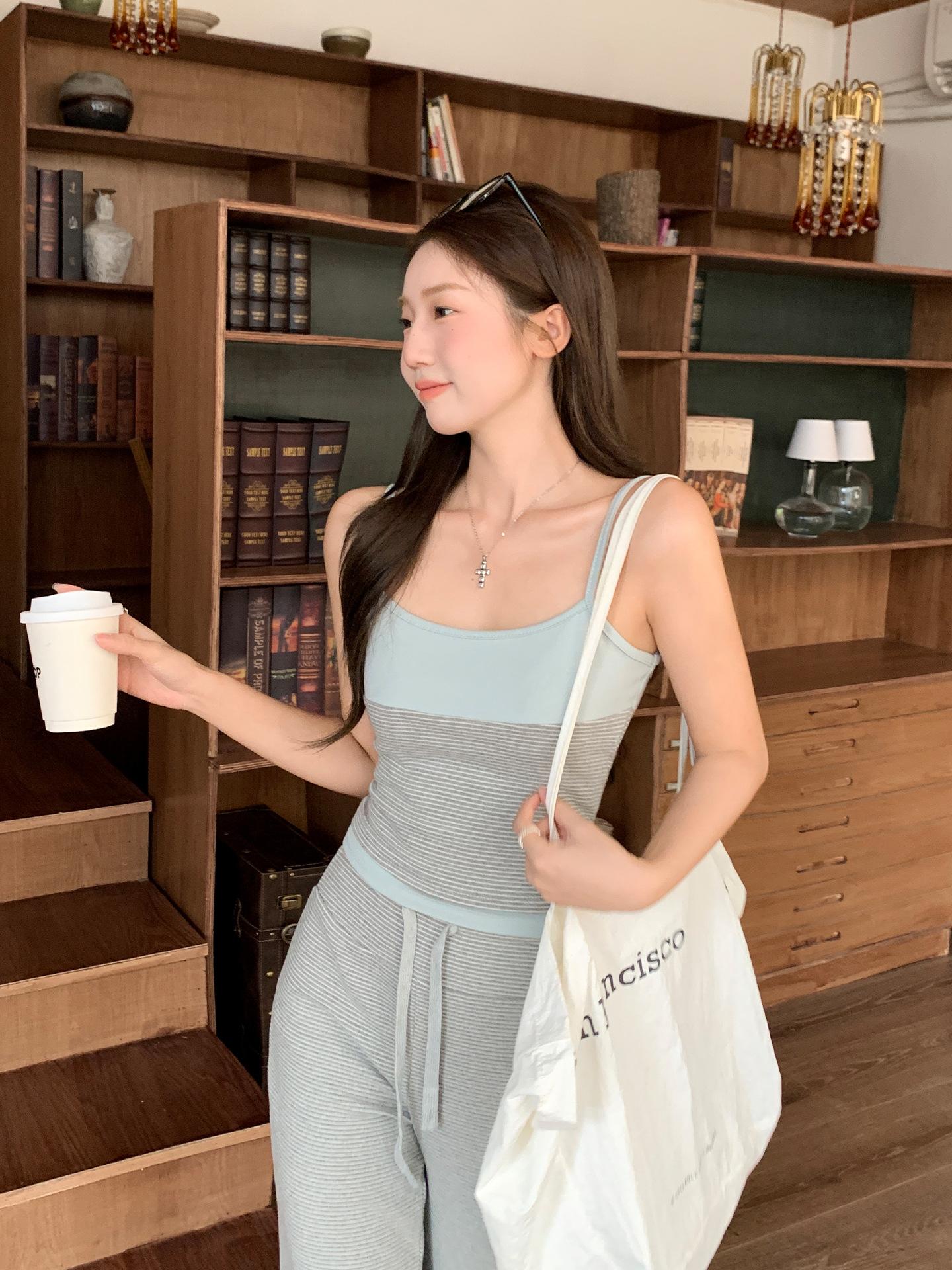 

Water blue design sense splicing temperament long-sleeved knitted sweater women s autumn and winter loose and thin lazy style jacket S