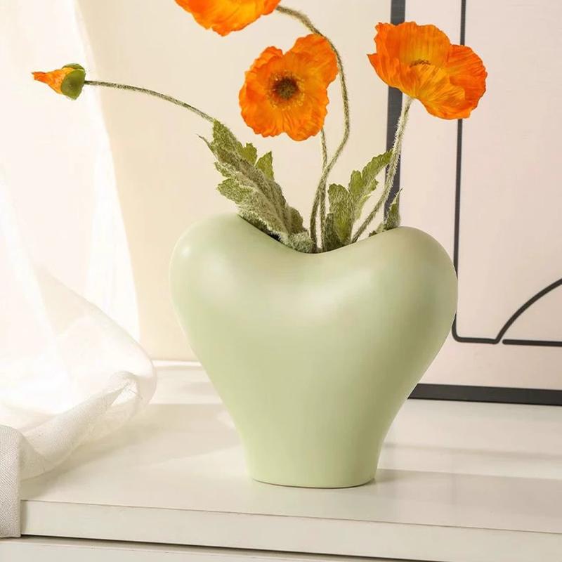 European Heart Shaped Ceramic Vase Delicate Hydroponic Flower Arrangement Container Room Dining Table Love Vase Home Decoration
