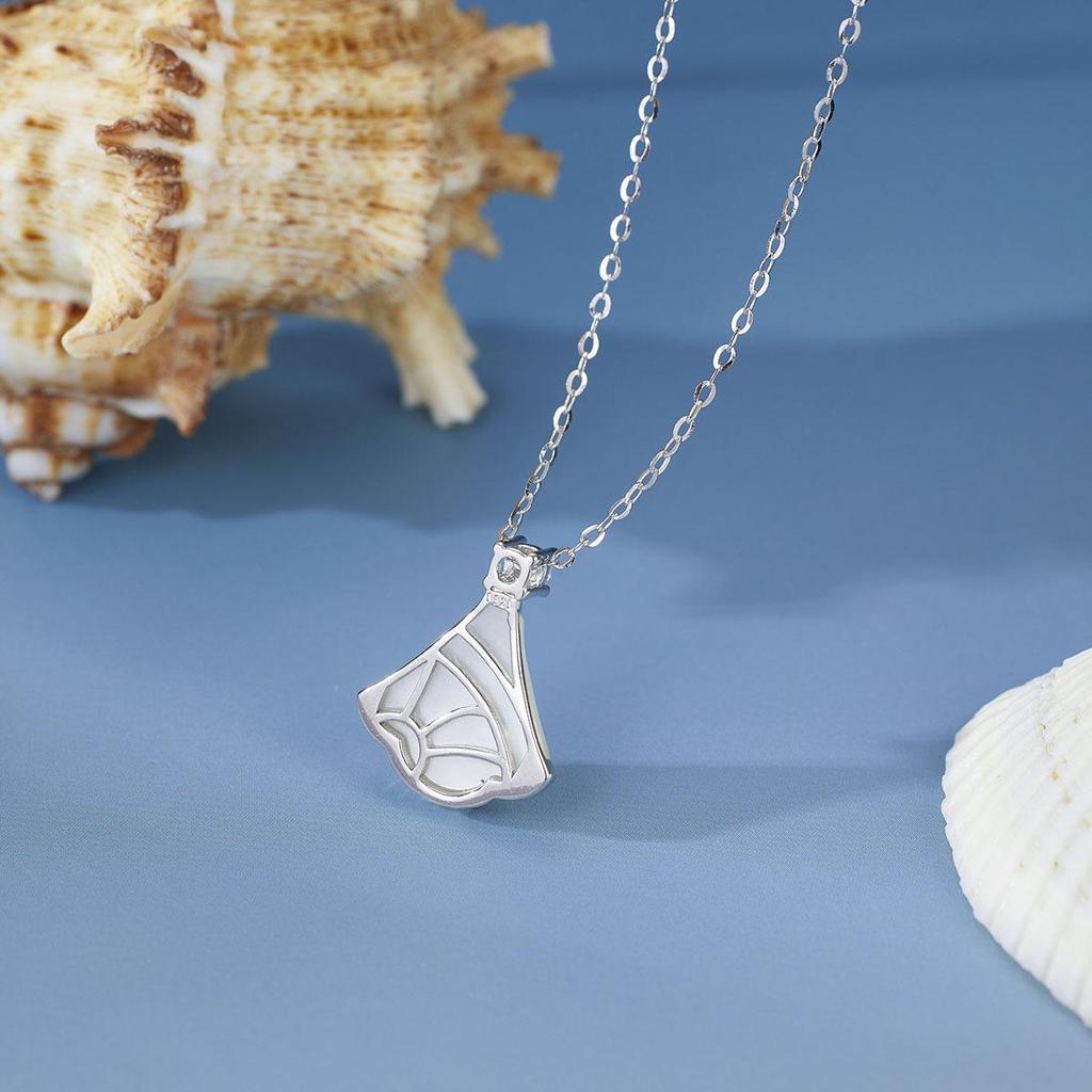 Women's Fashionable Fan-Shaped White Mother-of-Pearl Pendant Necklace - High-End Clavicle Chain Jewelry