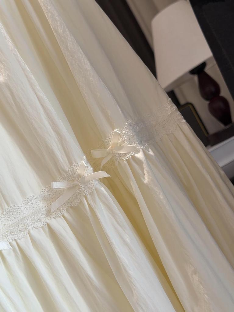 Women's A-line White Cake Skirt with Bowknot and Wood Ear Edge, Spring 2026 Collection - Mid-length, Loose, Slimming, Large Hem.