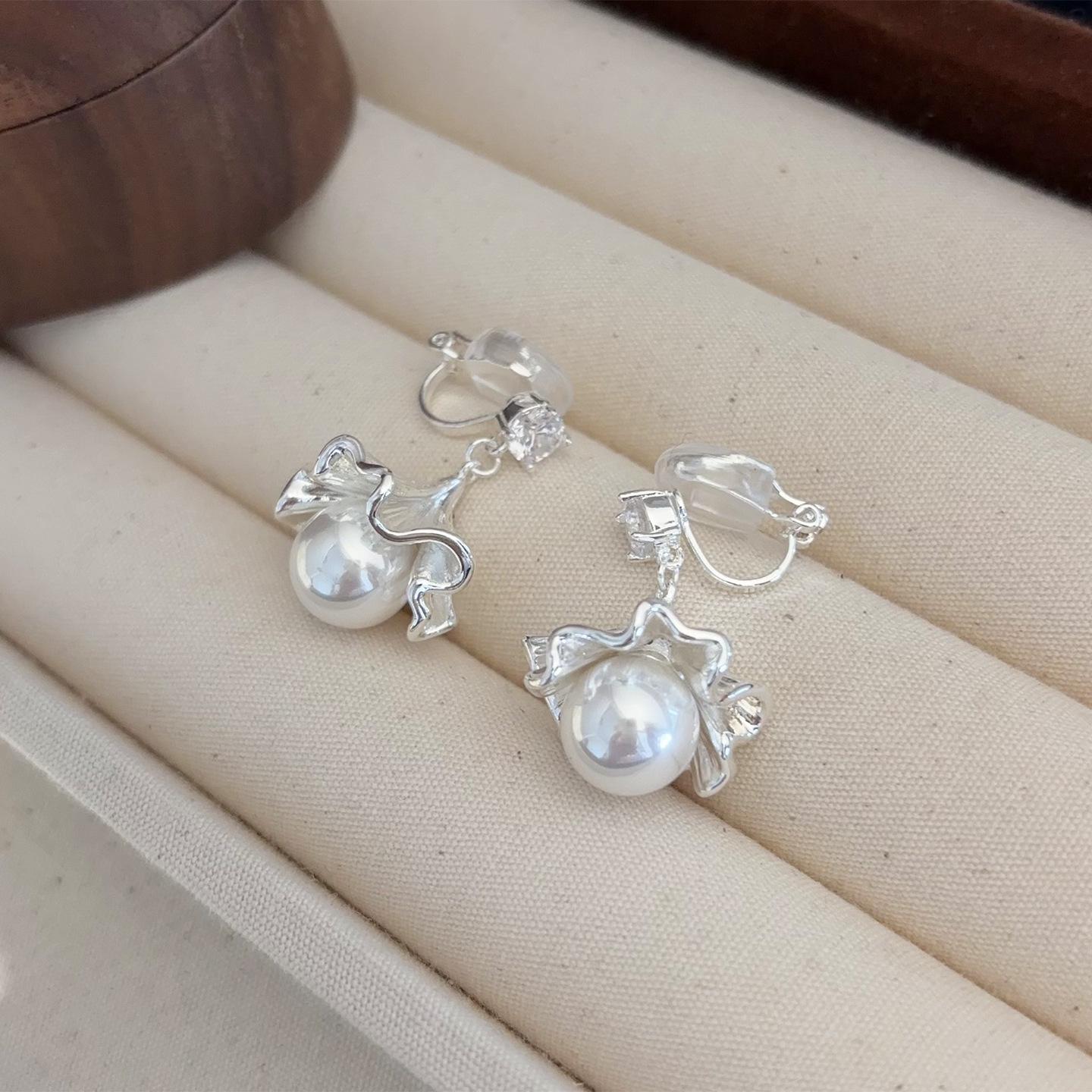 Elegant Ginkgo Leaf Pearl Tassel Earrings - Women s Autumn/Winter 2025 Hot Style