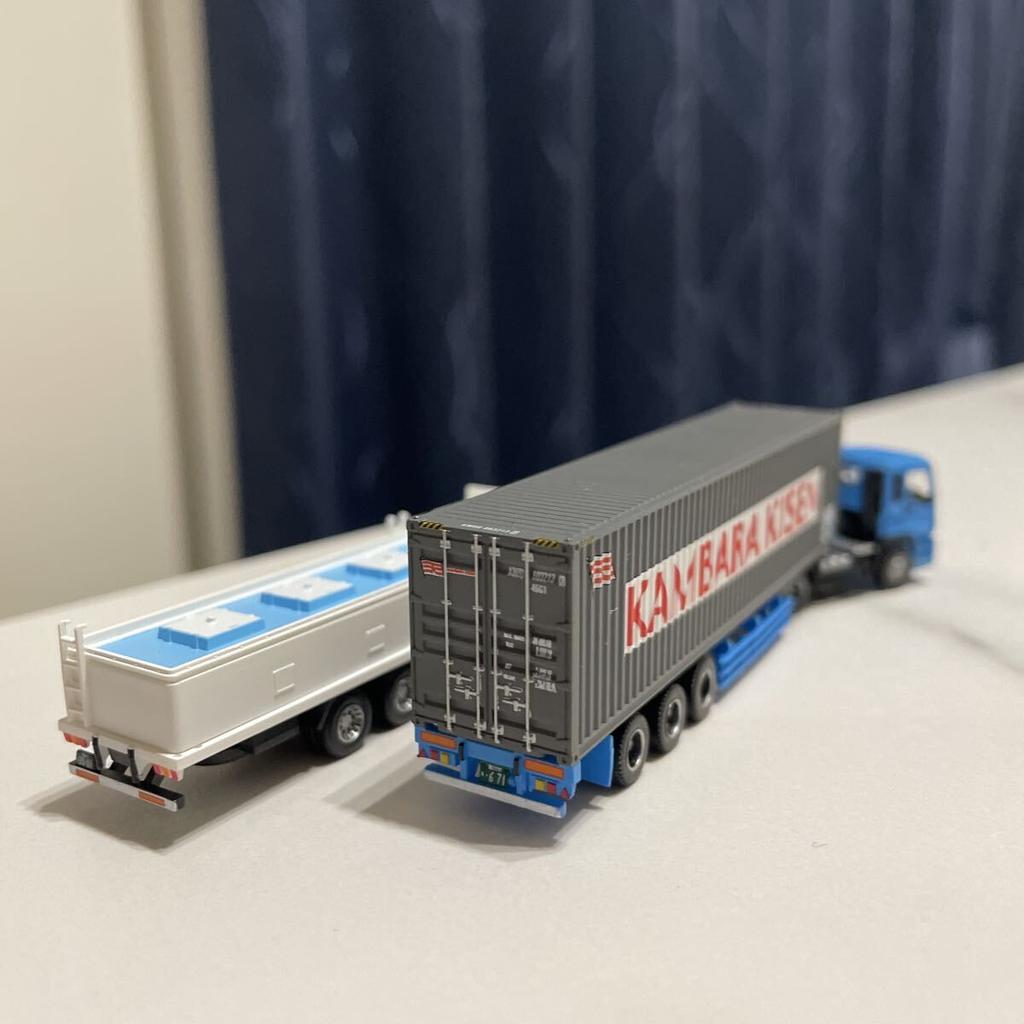 TOMYTEC Scale N Gauge Diecast Model Cars by Isuzu Giga Shipping Container Truck and Nissan Diesel C800 Live Fish Transport Truck of 1/150 (set 2).