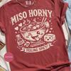 Miso Horny T-Shirt, Feeling Spicy Tee, Lustiger Foodie Humor, Kawaii Suppen Grafik, Asiatische Küche Bekleidung, Witziges Tofu Wortspiel T-Shirt Geschenkidee