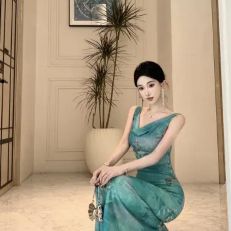 Pure and alluring butterfly print green dress for women, summer temperament, swaying collar, waist-cinching, sleeveless, hip-hugging long dress