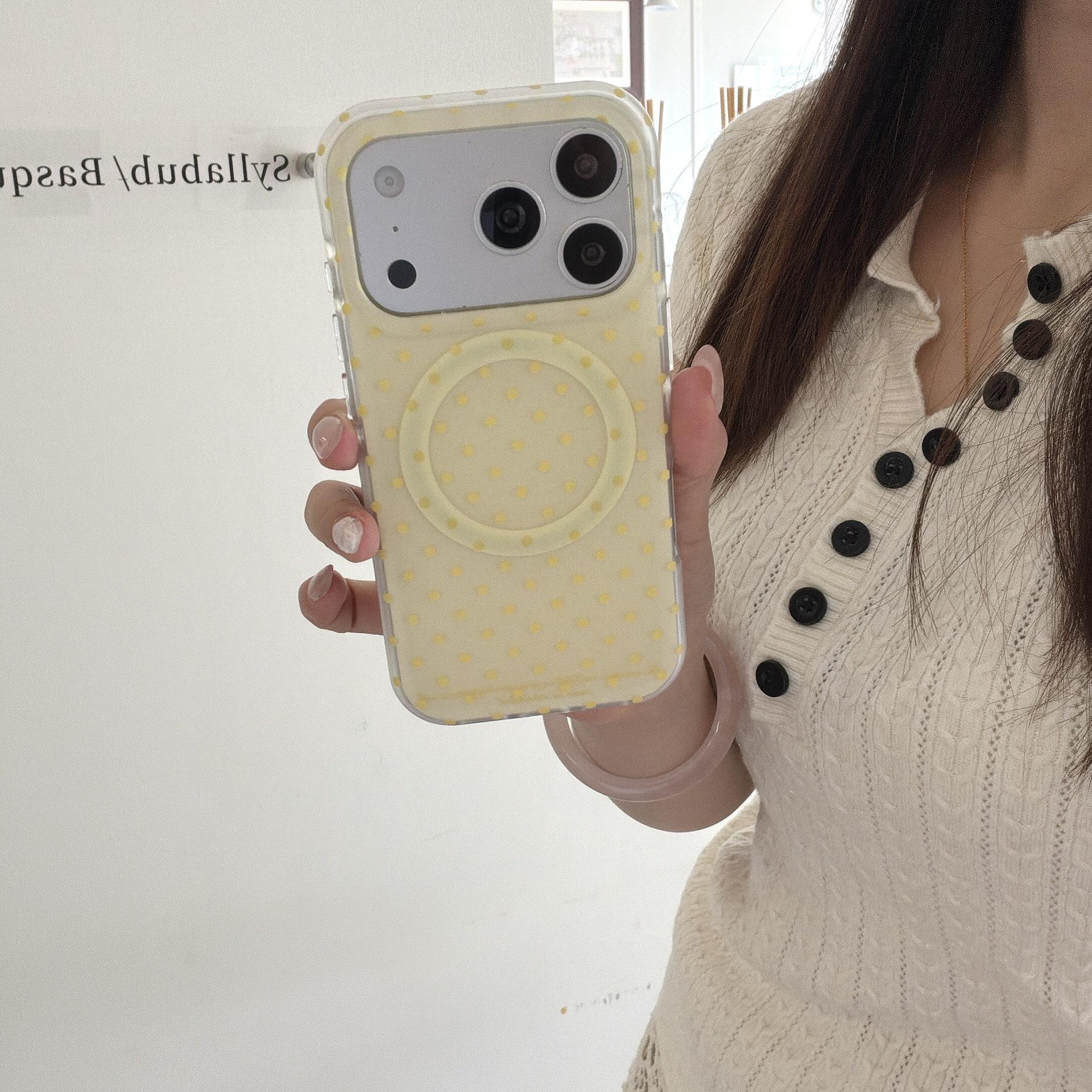 

3D Cartoon Yellow Polka Dot Bread Magnetic Sticker for iPhone 17 Pro Max/Apple 16/15 iPhone 14
