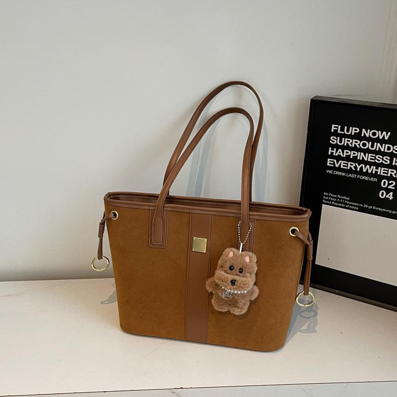 

2025 autumn new Korean version niche fashion tote bag simple large capacity commuter shoulder bag foreign style armpit bag without pendant