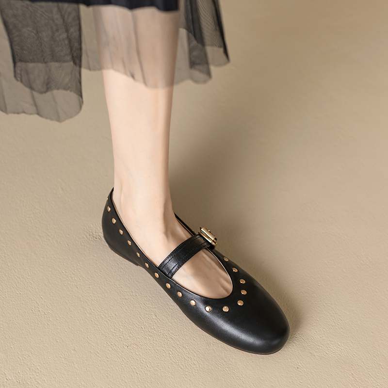 

Krazing Pot Кожа коровы Круглый носок Размер 43 Плоские с модными заклепками Неглубокие осенние балетки 43 чёрный