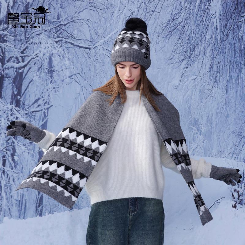 Winter warm hat scarf three-piece set women's outdoor velvet cold-proof pullover hat fashion knitted wool hat