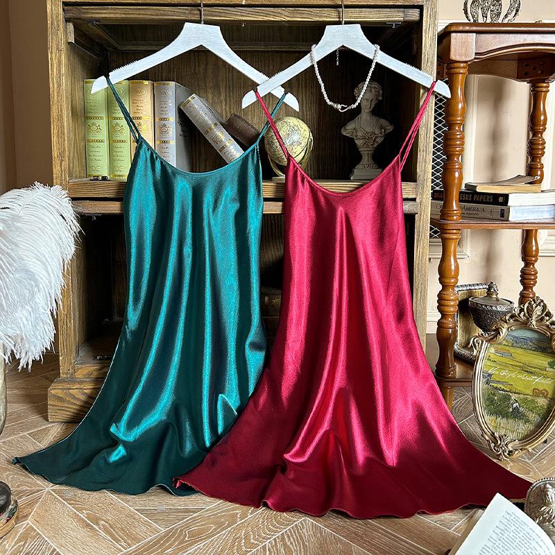 Robe de nuit sexy à fines bretelles en soie glacée: Pyjama d'été décontracté style européen et américain
