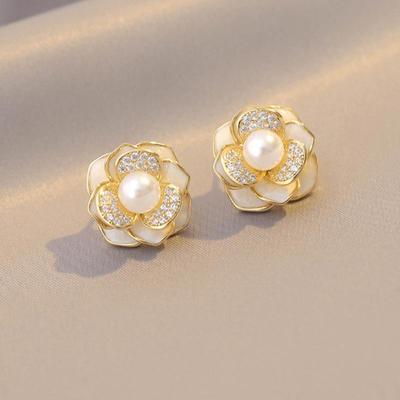 Orecchini a Bottone Camelia Francese Perla & Argento S925 - Moda di Alta Gamma da Donna 2023